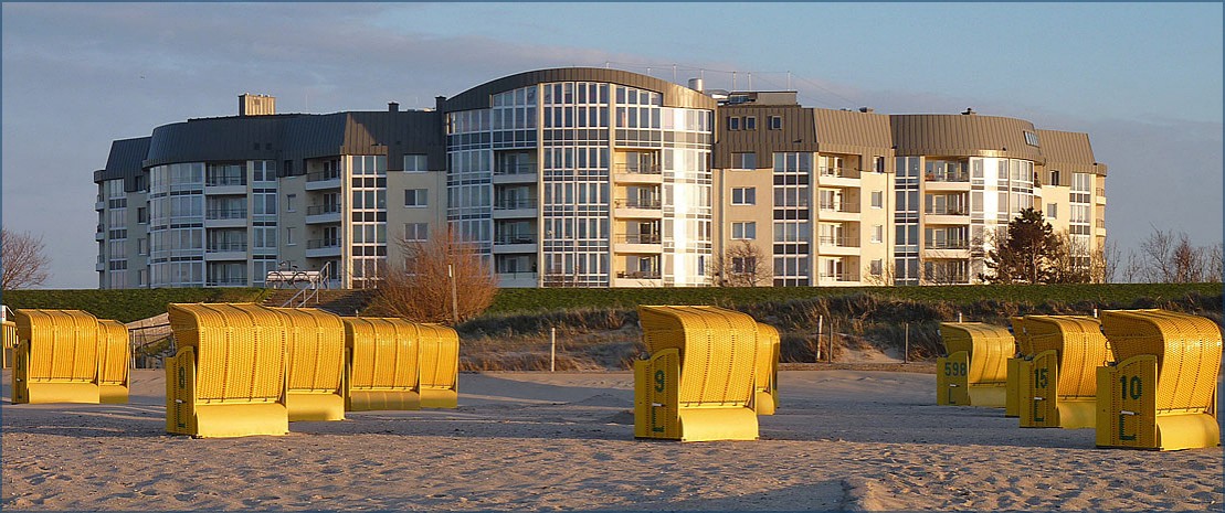 Kurparkresidenz vom Döser Strand aus gesehen