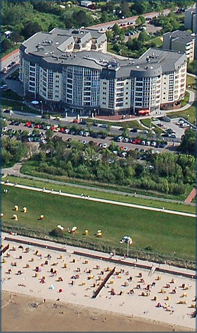 Luftbild von der Kurparkresidenz Cuxhaven Kurparkresidenz mit Döser Strand